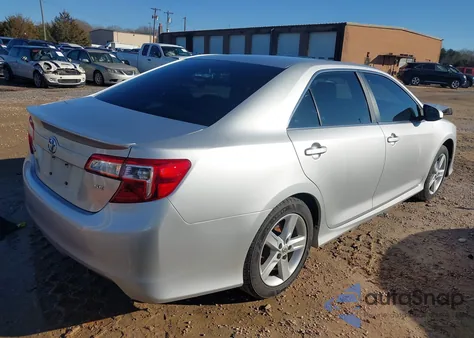 2014 Toyota Camry Se z USA, uszkodzony, nr VIN 4T1BF1FK7EU435325